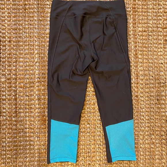 grey and blue cropped under armour leggings - Picture 2 of 4